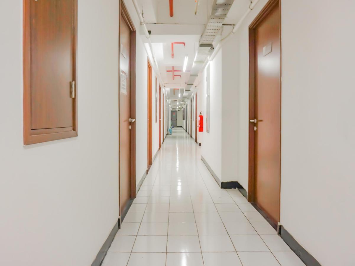Oyo 90241 Sirooms Apartmen Gunung Putri Bogor Luaran gambar