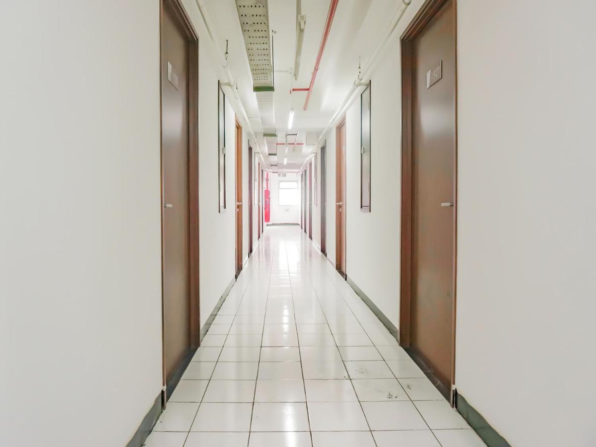 Oyo 90241 Sirooms Apartmen Gunung Putri Bogor Luaran gambar